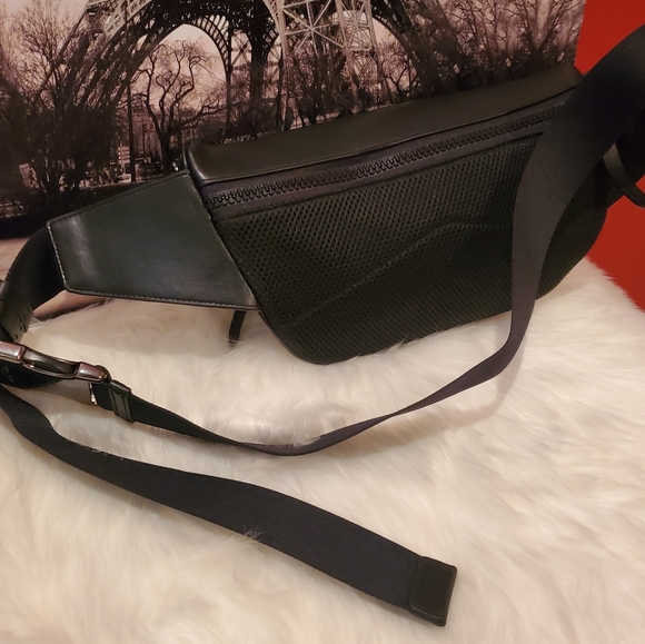 Coach Terrain Belt Bag in Signature - Picture 5 of 9